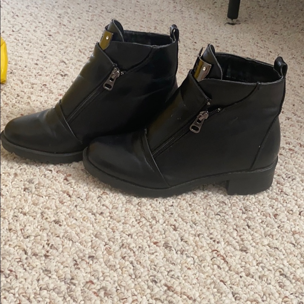 Boots - Picture 4 of 5